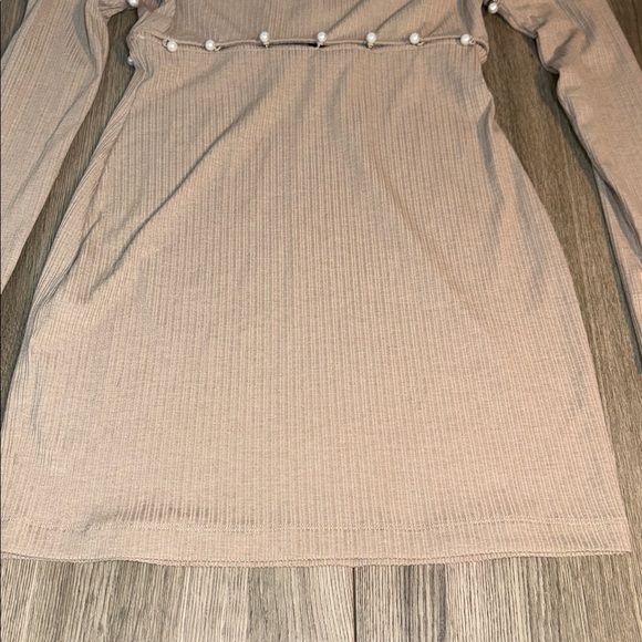 REVOLVE h:ours Tan Off-Shoulder Long Sleeve DelhiaPearl Dress Size:M mini Dress - Picture 5 of 13